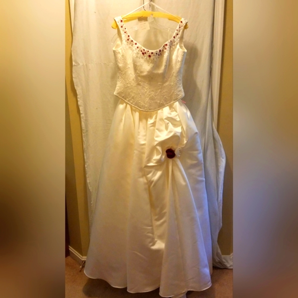 Maggie Sottero Haute Couture Wedding Dress, New with Tags, Ball Gown, size 16